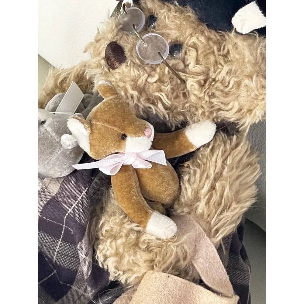 Bearington Collection Bear Holding Cats 15